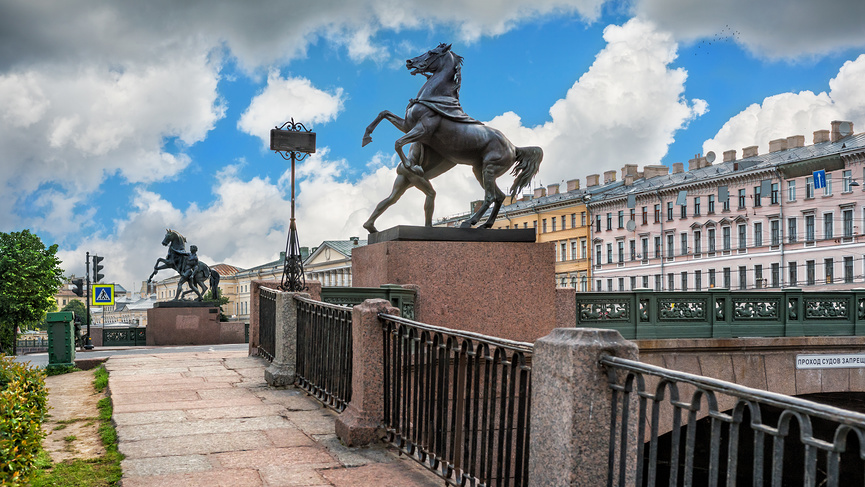 7 самых известных конных памятников Петербурга