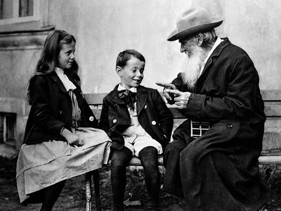 10 правил воспитания детей по Толстому