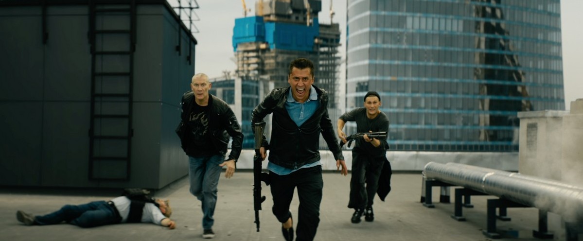 Павел Прилучный спасается от полиции в первом тизере полнометражного «Мажора»
