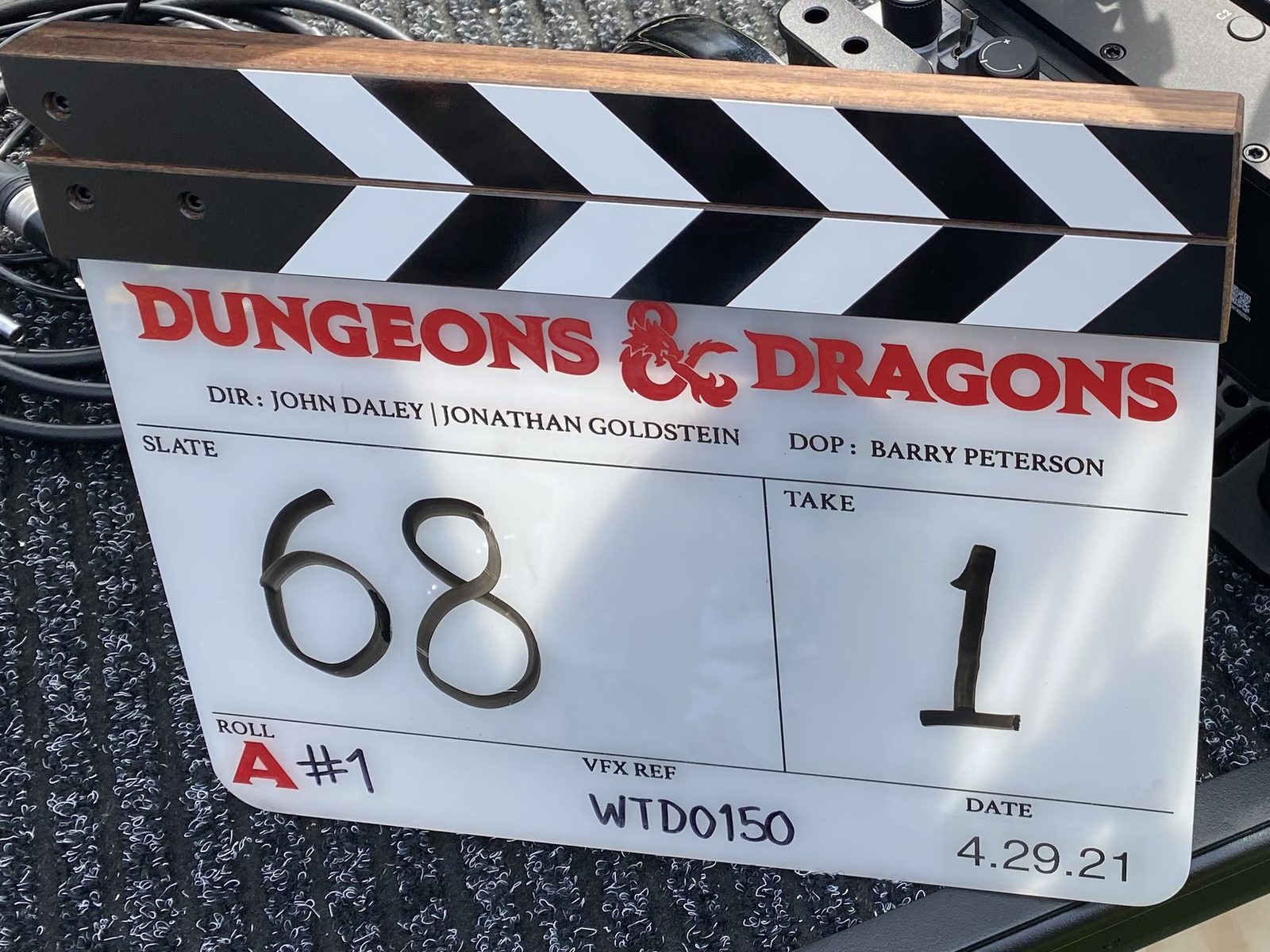 Крис Пайн и Хью Грант снимаются в экранизации Dungeons & Dragons
