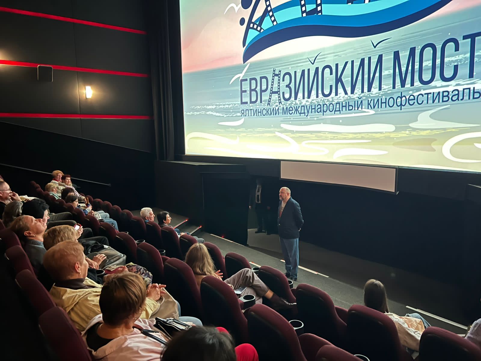 Документальную ленту  Сергея Кальварского «Волнами» назвали лучшей на Международном кинофестивале «Евразийский мост»
