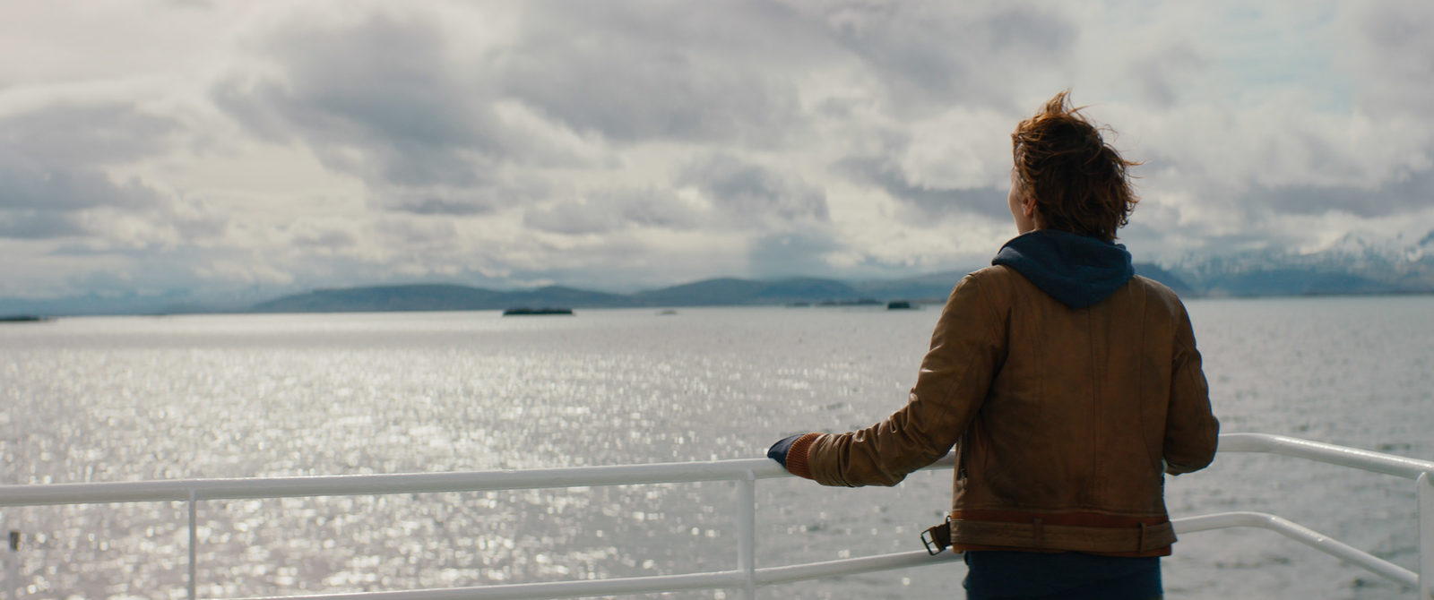 Динара Друкарова сбегает рыбачить на Аляску в трейлере «Лили и море»