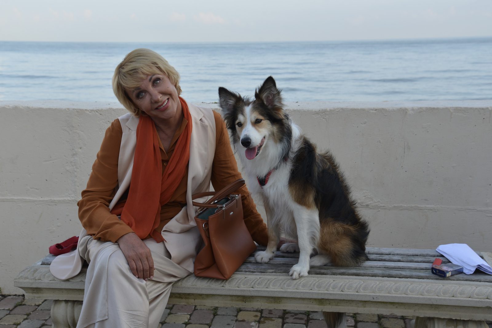 Елена Яковлева предстает в образе «Дамы с собачкой»