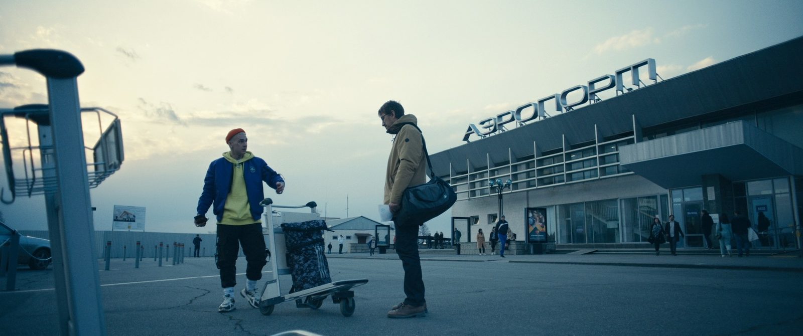 Кирилл Кяро и Павел Чернышев ведут стрим в Кавказских горах в трейлере фильма «Прямой эфир»