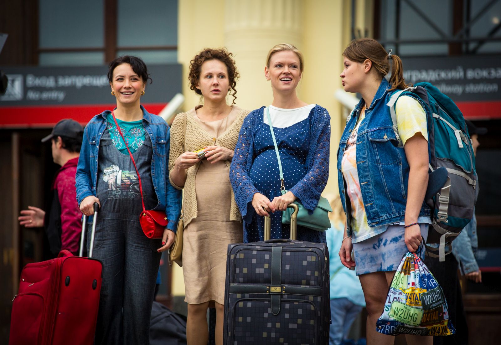 Анастасия Попова, Анна Котова, Лина Миримская и Мария Осипова отправились в «Бэби-тур» в трейлере новой комедии