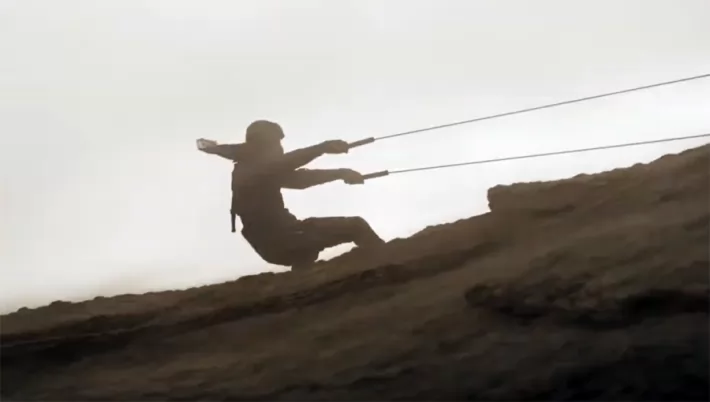 В трейлере фильма Дюна 2 главный герой оседлал червя