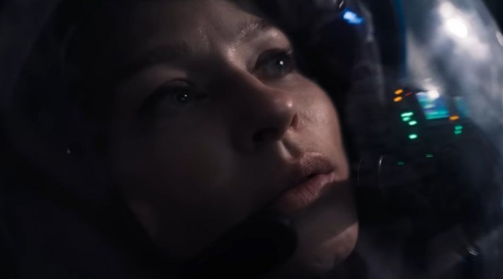 Юлия Пересильд отправилась в космос в новом трейлере фильма Вызов